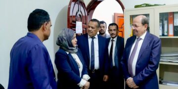 رئيس الوزراء يؤكد على دور  وزارة الشؤون القانونية  في اعداد ملفات جرائم المليشيات