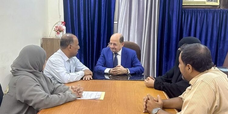 رئيس الوزراء يزور المعهد التقني الصناعي بالمعلا ويشيد بمكانته التاريخية