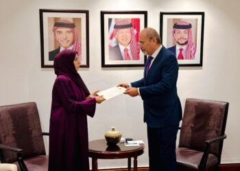 وزيرة الخارجية تبحث مع نظيرها الأردني العلاقات الثنائية وتطورات الأوضاع في اليمن