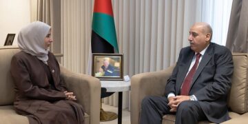 وزيرة الخارجية تُطلع رئيس مجلس النواب الأردني على جهود استعادة مؤسسات الدولة