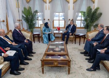 وزيرة الخارجية تبحث مع نظيرها التركي تعزيز العلاقات الثنائية وتطورات الأوضاع في اليمن