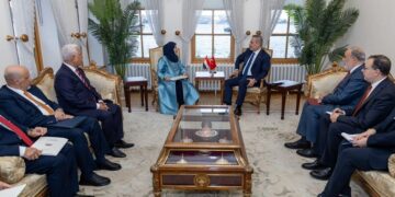 وزيرة الخارجية تبحث مع نظيرها التركي تعزيز العلاقات الثنائية وتطورات الأوضاع في اليمن