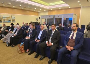 وزير المياه يشارك في جلسة حواريه حول إدارة الموارد المائية في اليمن بالقاهرة