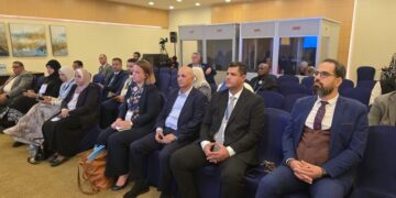 وزير المياه يشارك في جلسة حواريه حول إدارة الموارد المائية في اليمن بالقاهرة