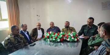 محافظ الضالع  يناقش المستجدات وتعزيز مواجهة الخلايا المشبوهة