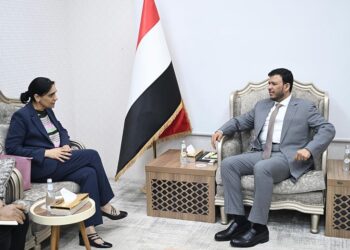 العليمي يبحث مع السفيرة البريطانية مستجدات الأوضاع في اليمن والتعاون الثنائي