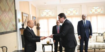 العليمي: هجمات المليشيات   على المطارات المدنية تستوجب وحدة العالم كوحدته ضد داعش