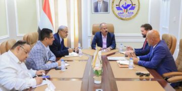 وزير النقل يبحث مع شركة “فالار” الامريكية ترتيبات المرحلة الثانية لمشروع تعزيز أمن الطيران المدني