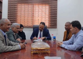وزير الأشغال يشهد توقيع عقد صيانة وإعادة تأهيل المقطع الخامس من الطريق الدولي العبر – عتق