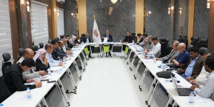 اللجنة الوطنية للطوارئ تناقش خطة الاستجابة الصحية
