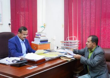 محافظ شبوة يناقش إجتياجات تشغيل مركز الطوارئ ويطلع على مشروع تأهيل مياه عزان والمسح الزراعي