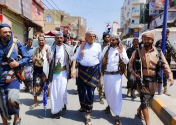 محافظ تعز يشيد بالاستجابة الشعبية والرسمية الواسعة لقرار التعبئة العامة