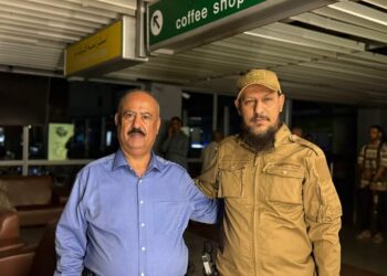 العُمري وشيخ يتفقدان مطار عدن الدولي عقب الاستهداف الحوثي