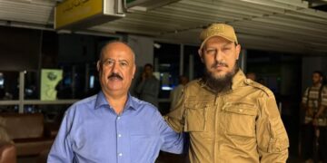 العُمري وشيخ يتفقدان مطار عدن الدولي عقب الاستهداف الحوثي