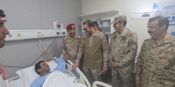 مجلي يطمئن على صحة قائد الفرقة السابعة طوارئ وعدد من جرحى القوات المسلحة