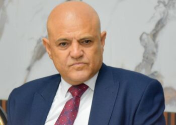 محافظ تعز يشيد بالمبادرة الإنسانية السعودية لإغاثة المحافظة